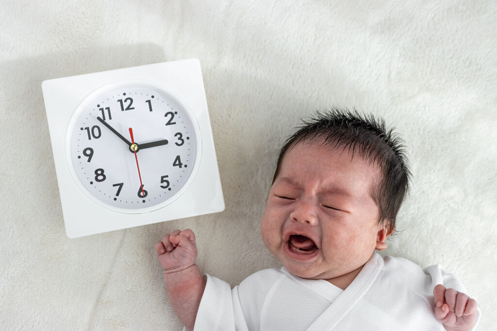 赤ちゃん、時計、泣く、時間