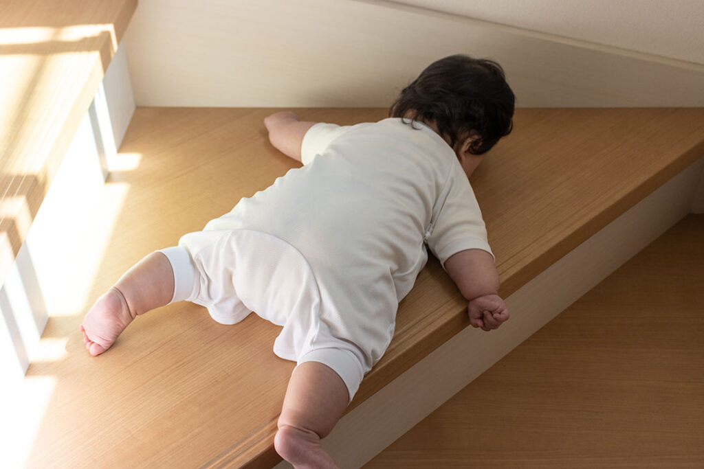 階段から落ちた赤ちゃんのイメージ
