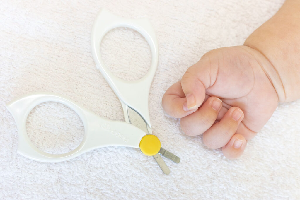 赤ちゃんの手と爪切り
